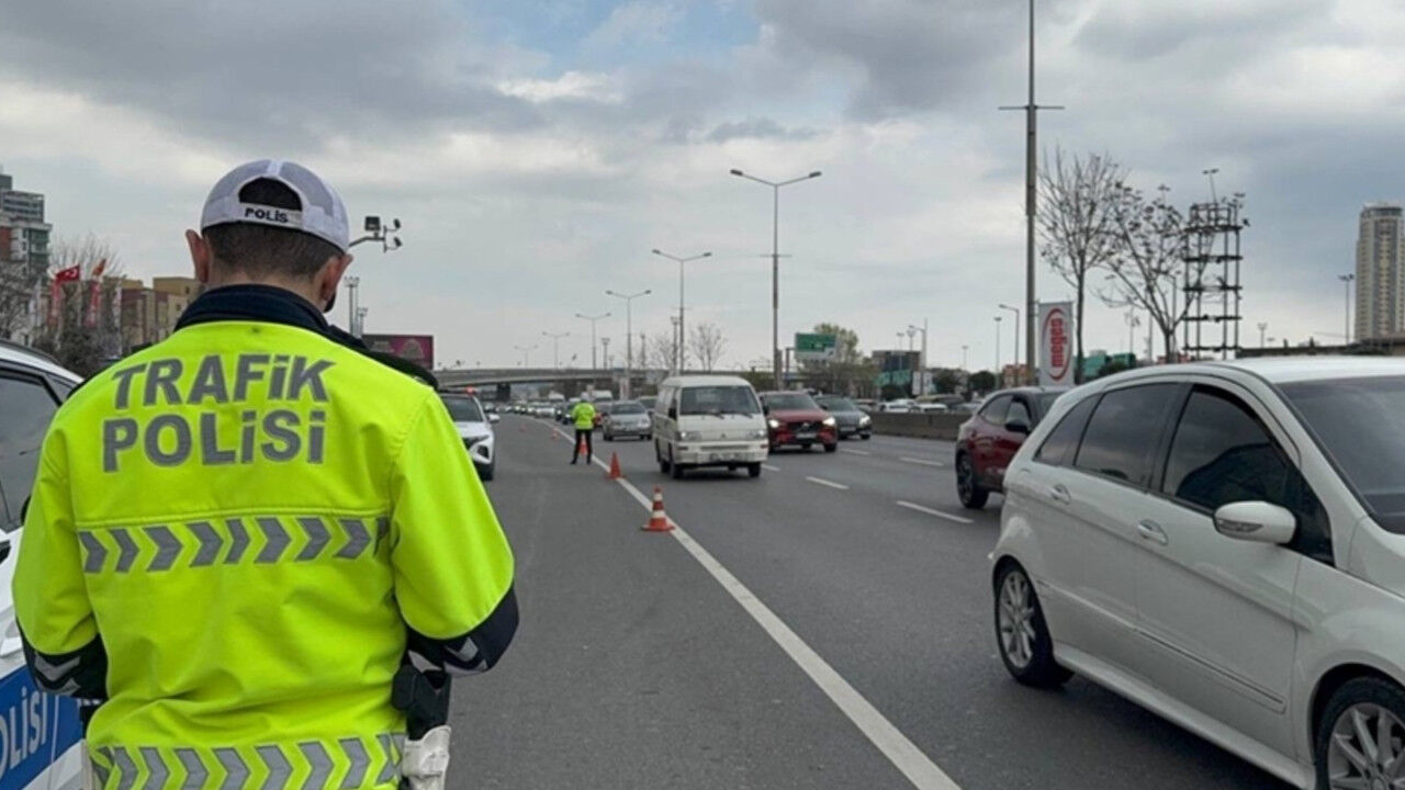 İzmirliler Dikkat! Bu Yolu Sakın Kullanmayın! Trafik Kilitlendi!