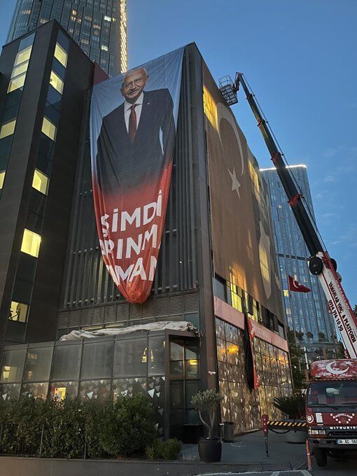 Kılıçdaroğlu posteri asıldı