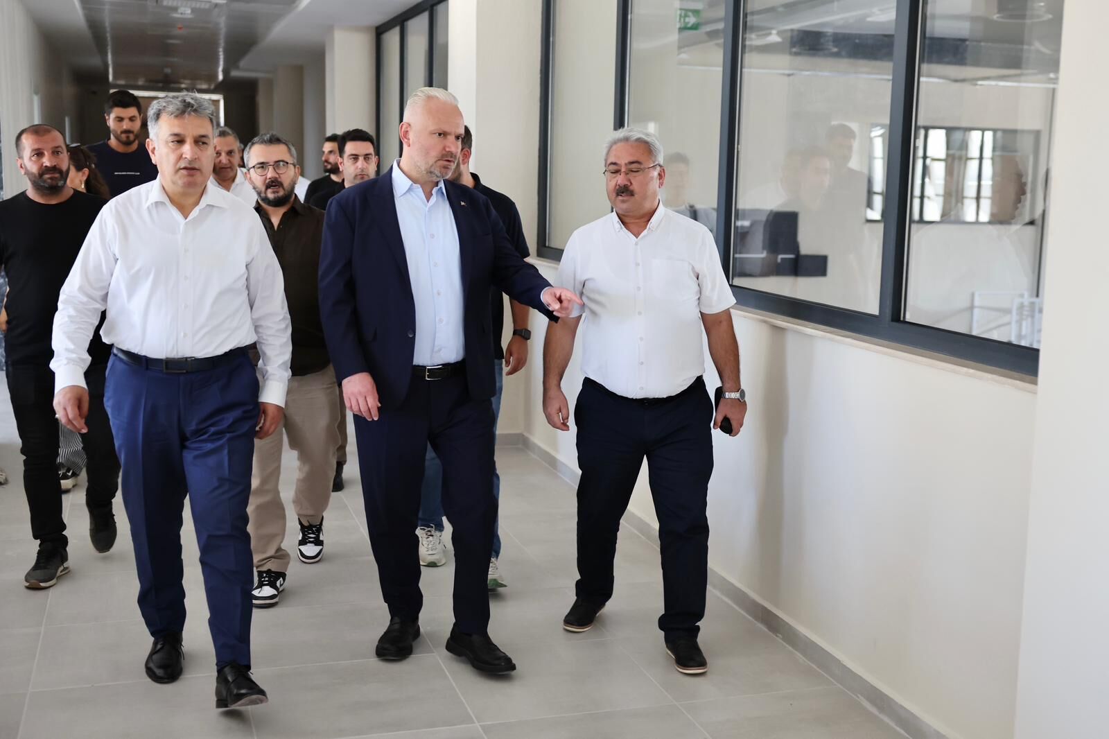 Ege'nin en büyük kütüphanesine komşu olacak