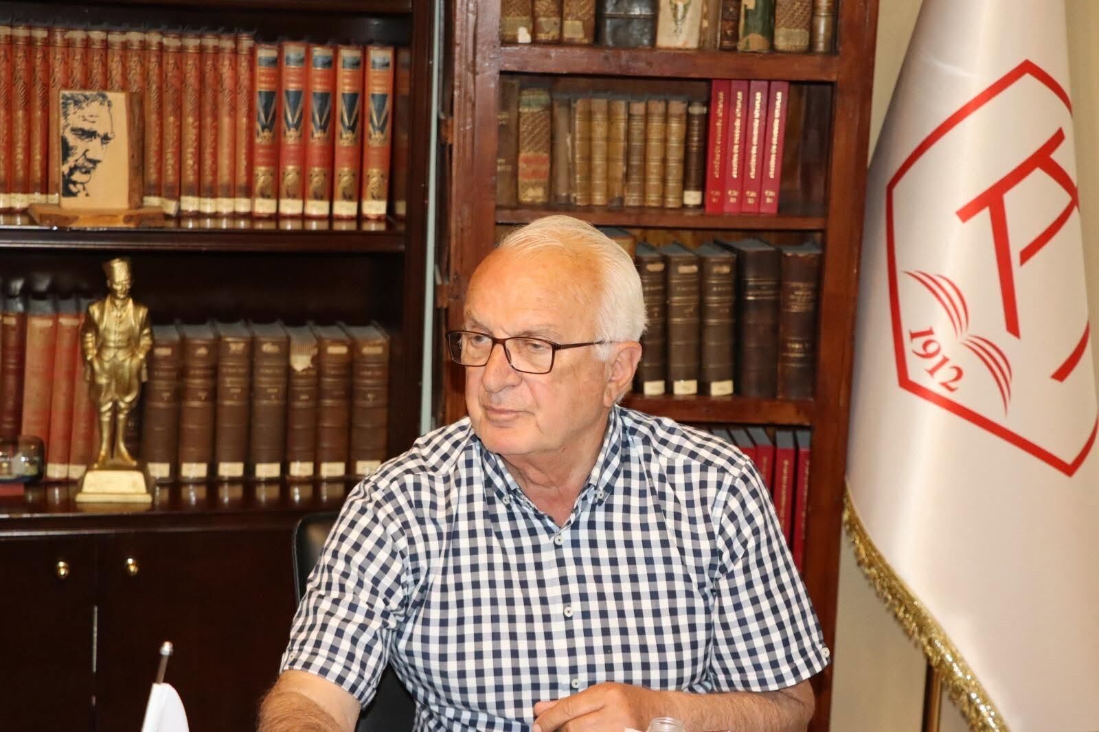 Meti̇n Öney Iç Resim
