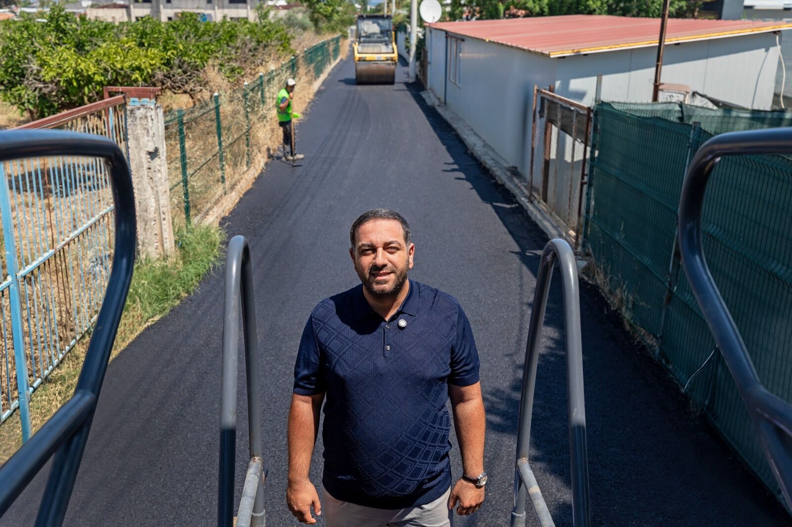 "11 Mahallede yolları tek tek yeniliyoruz"