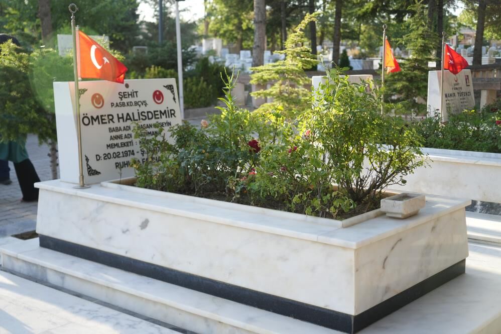 Şehit Ömer Halisdemir Mezarı 2
