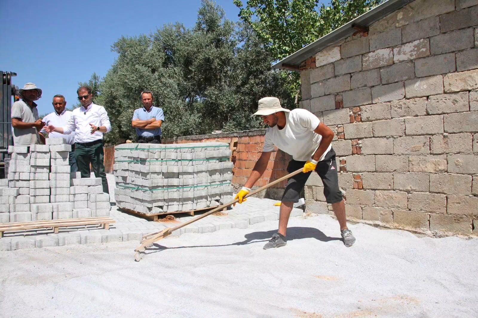 Kahvehanede vatandaşla bir araya geldi