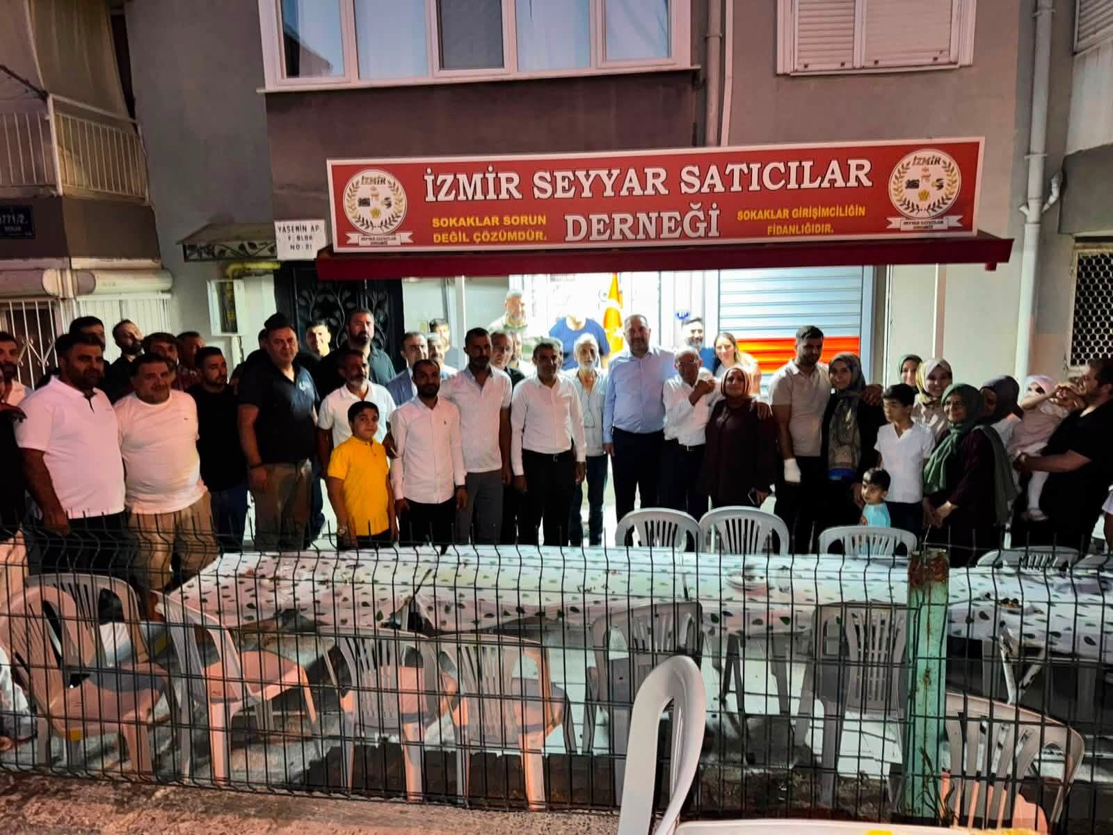 Utku Gumrukcu Ile Bulusan Izmirli Seyyar Saticilar Zabitadan Kacan Degilkayitli Ekonominin Parc1