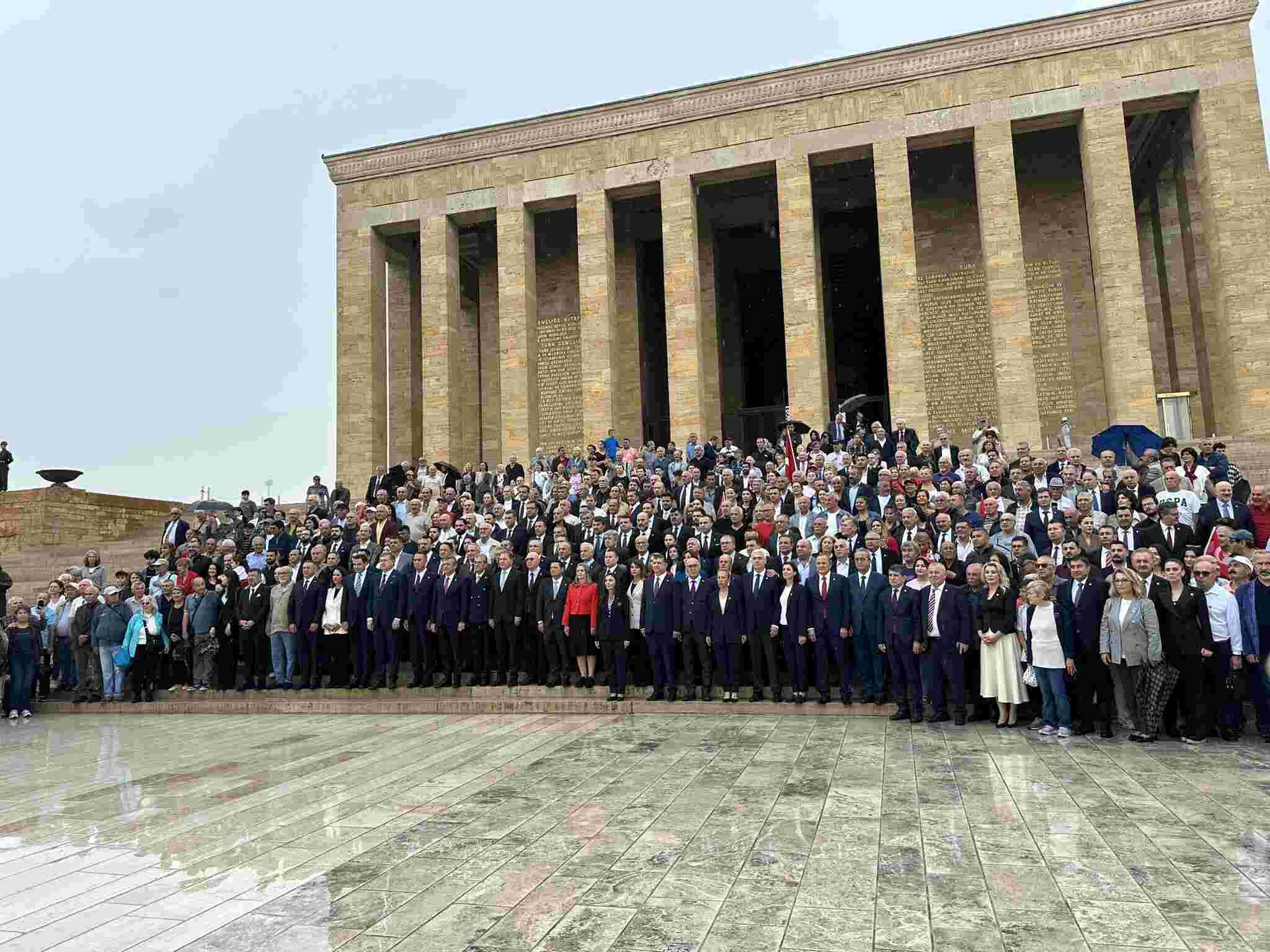 Özel ve kurmayları Anıtkabir'de