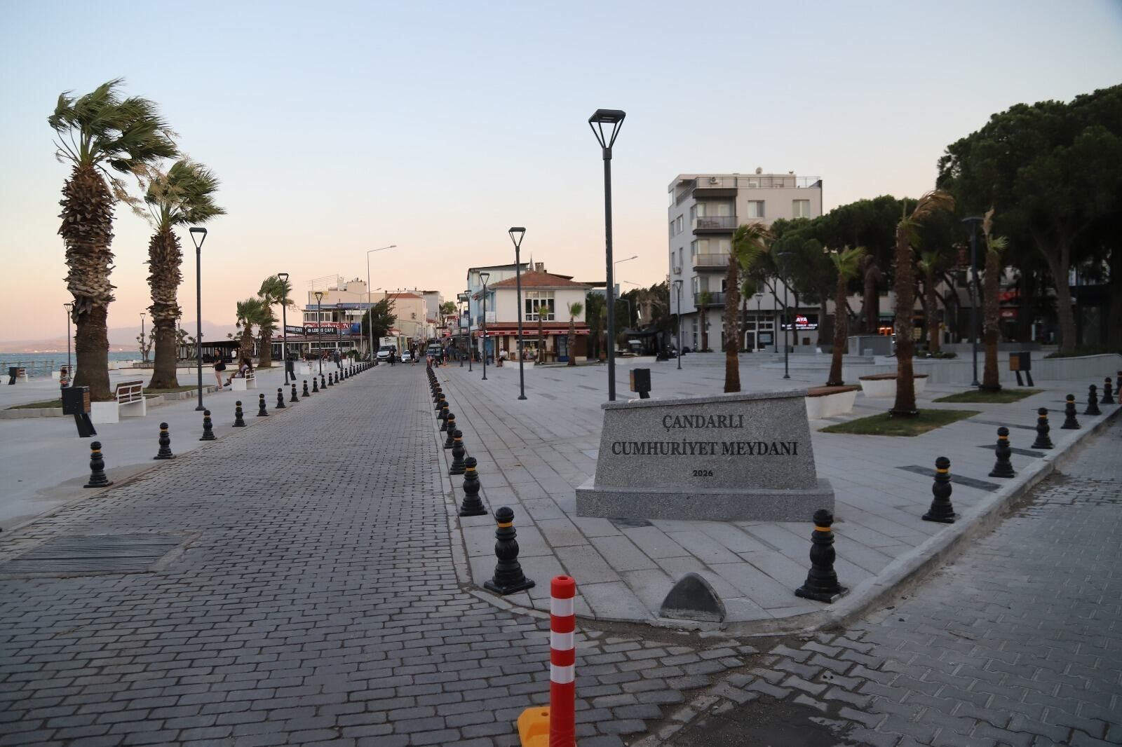 Çandarlı Cumhuriyet Meydanı, Deniz Seki konseriyle kapılarını açıyor!-1