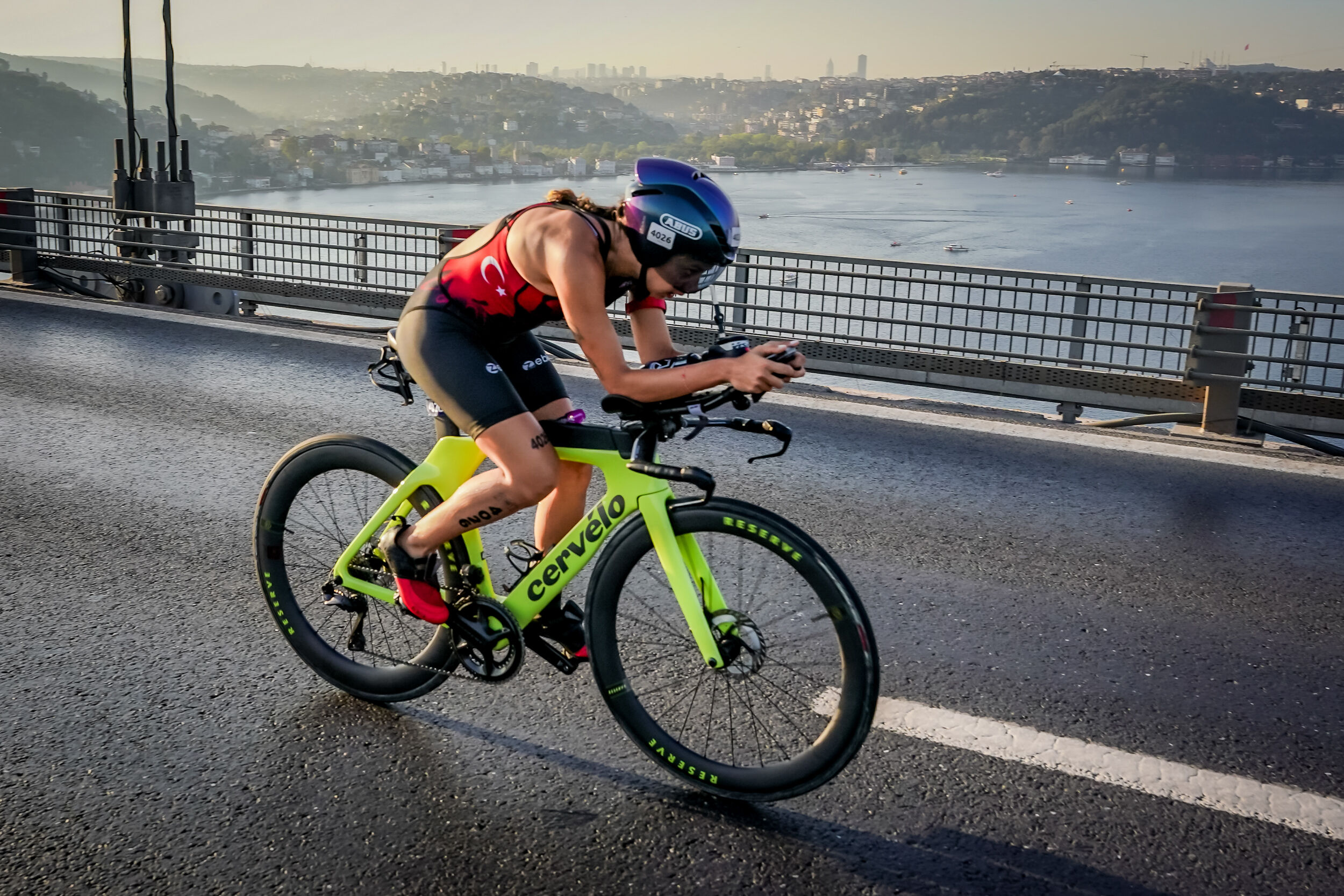 İpek Öztosun triatlon