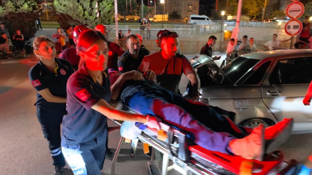Araçta Sıkışan Sürücü