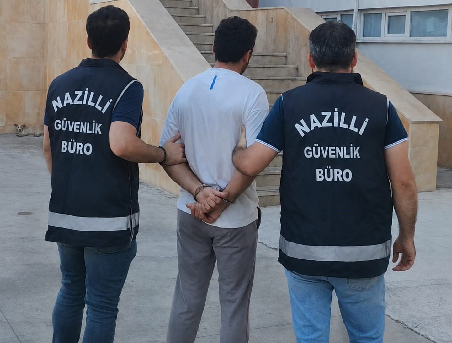 Aydın'da Cumhurbaşkanına hakaret içeren maket asan şüpheli yakalandı!