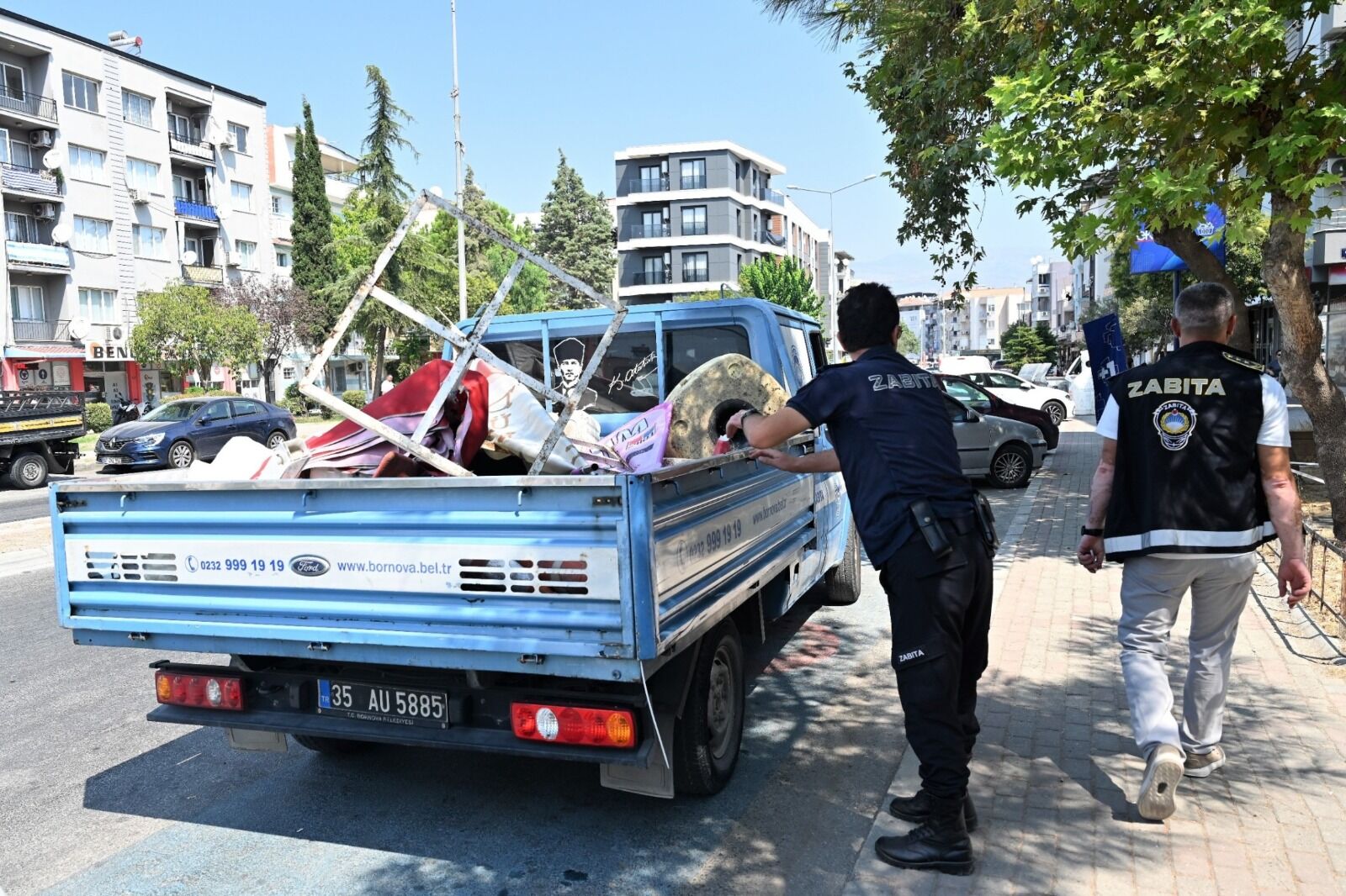 Sıra parklara ve boş arsalara geldi