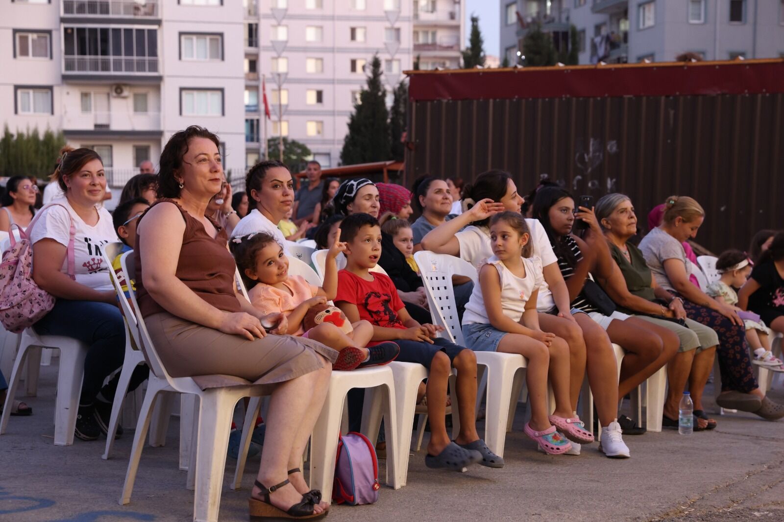 "Kültür merkezlerini aşmalı, mahalleye inmeliyiz"