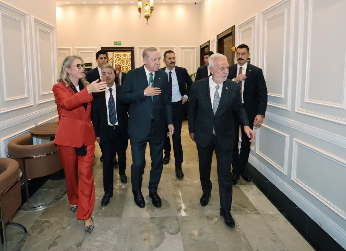 Cumhurbaşkanı Erdoğan’dan Bölünmez Ailesiyle Cuma Namazı! (2)