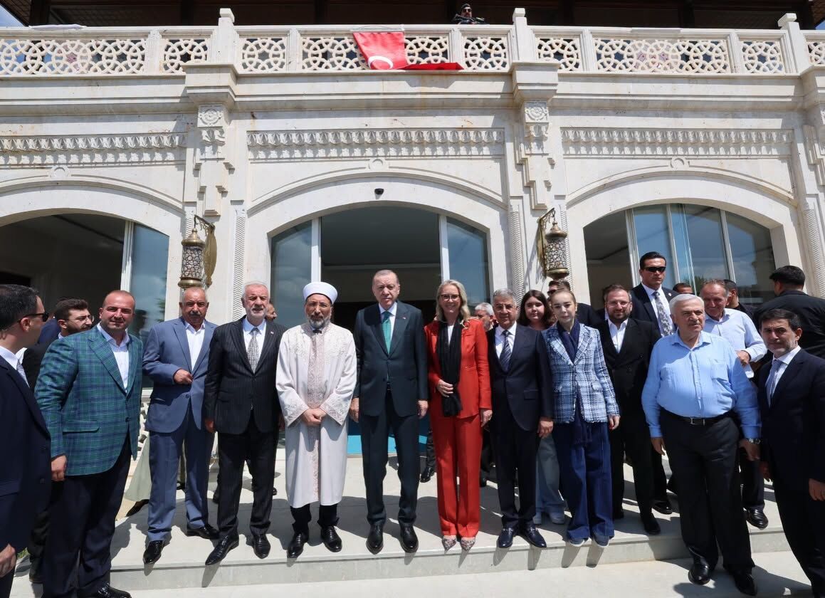 Cumhurbaşkanı Erdoğan’dan Bölünmez Ailesiyle Cuma Namazı! (7)