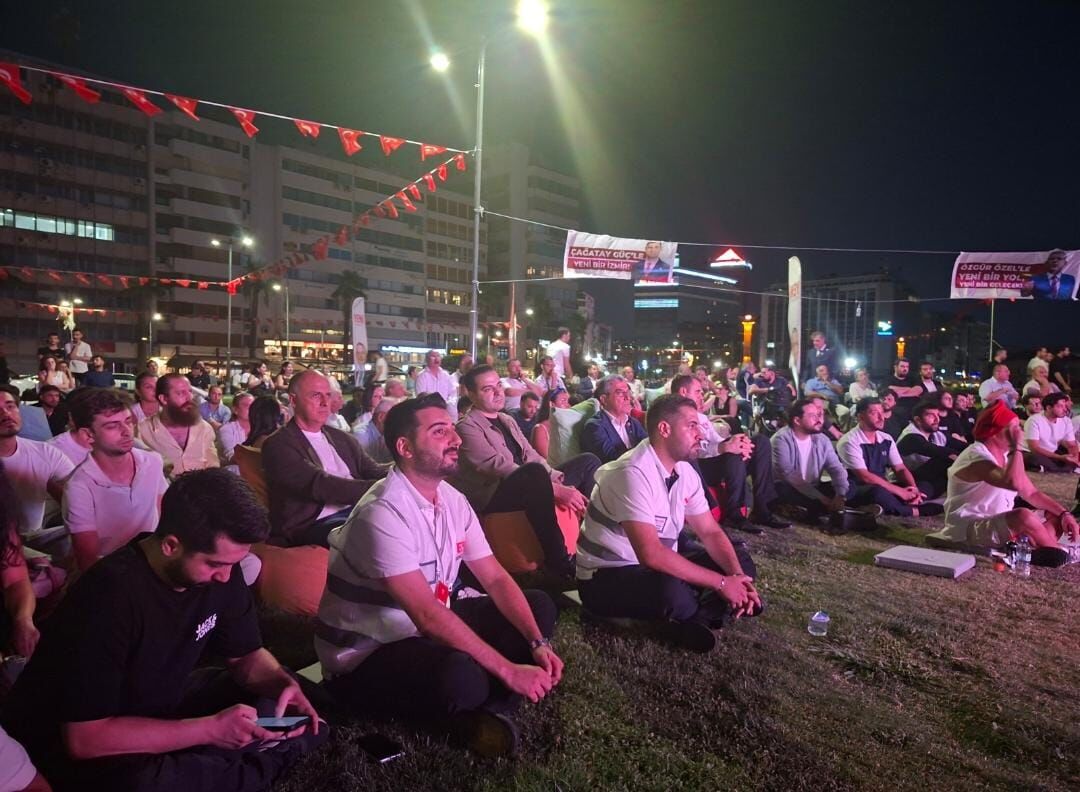 Yeni parti İzmir 30 Ağustos