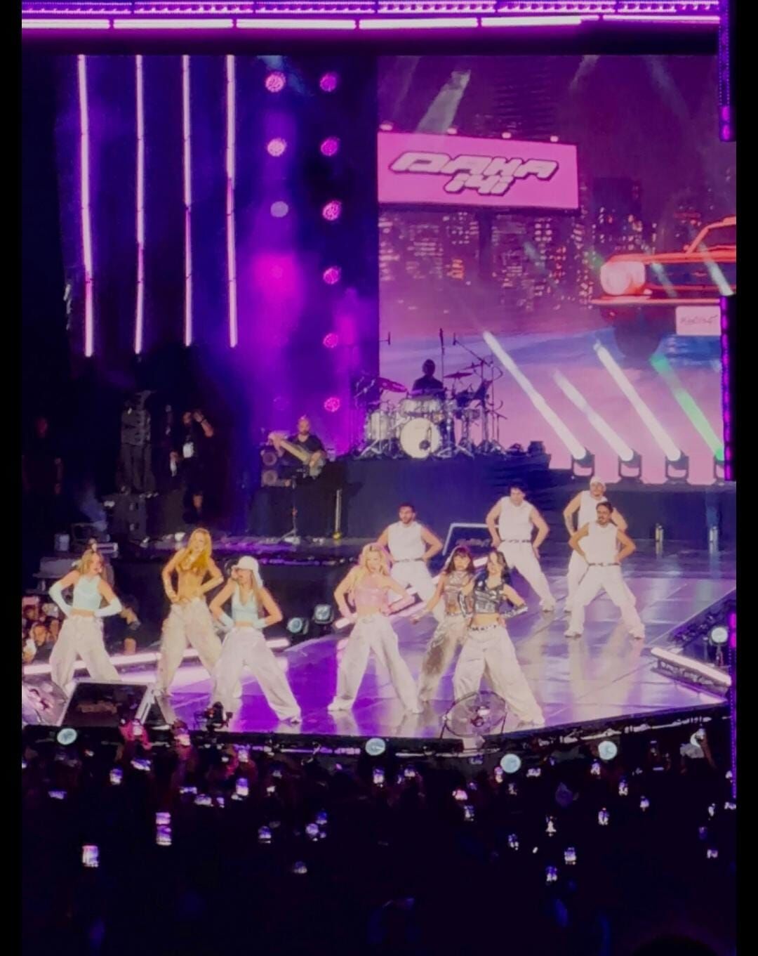 İzmirliler Manifest konserinde doyasıya eğlendi