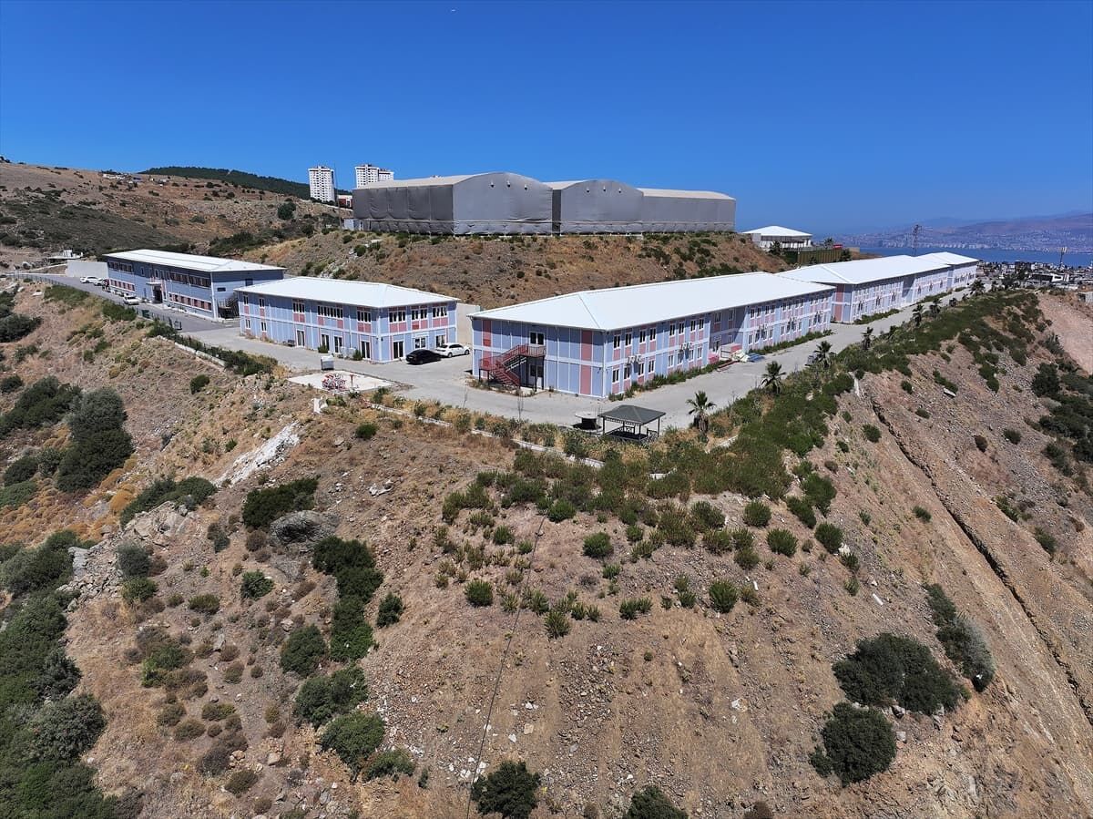 İzmir Demokrasi Üniversitesi'nde Yeni Dönem 3