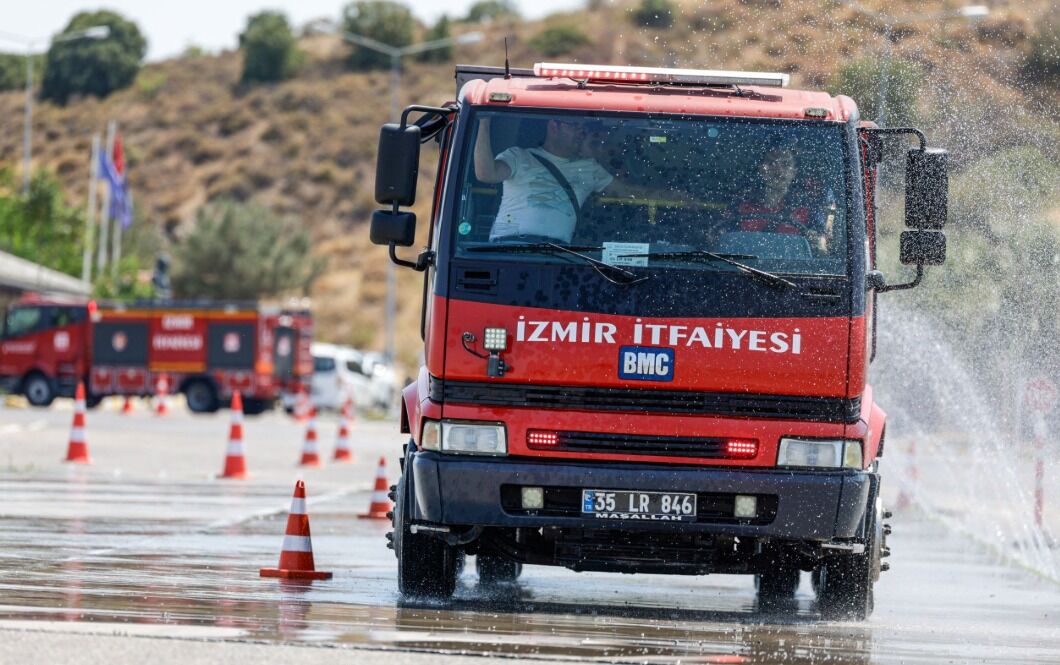 Genç sürücüler parkurda tecrübe kazanıyor