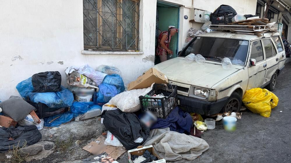İzmir'de Apartmanda ‘Çöp Ev' Isyanı