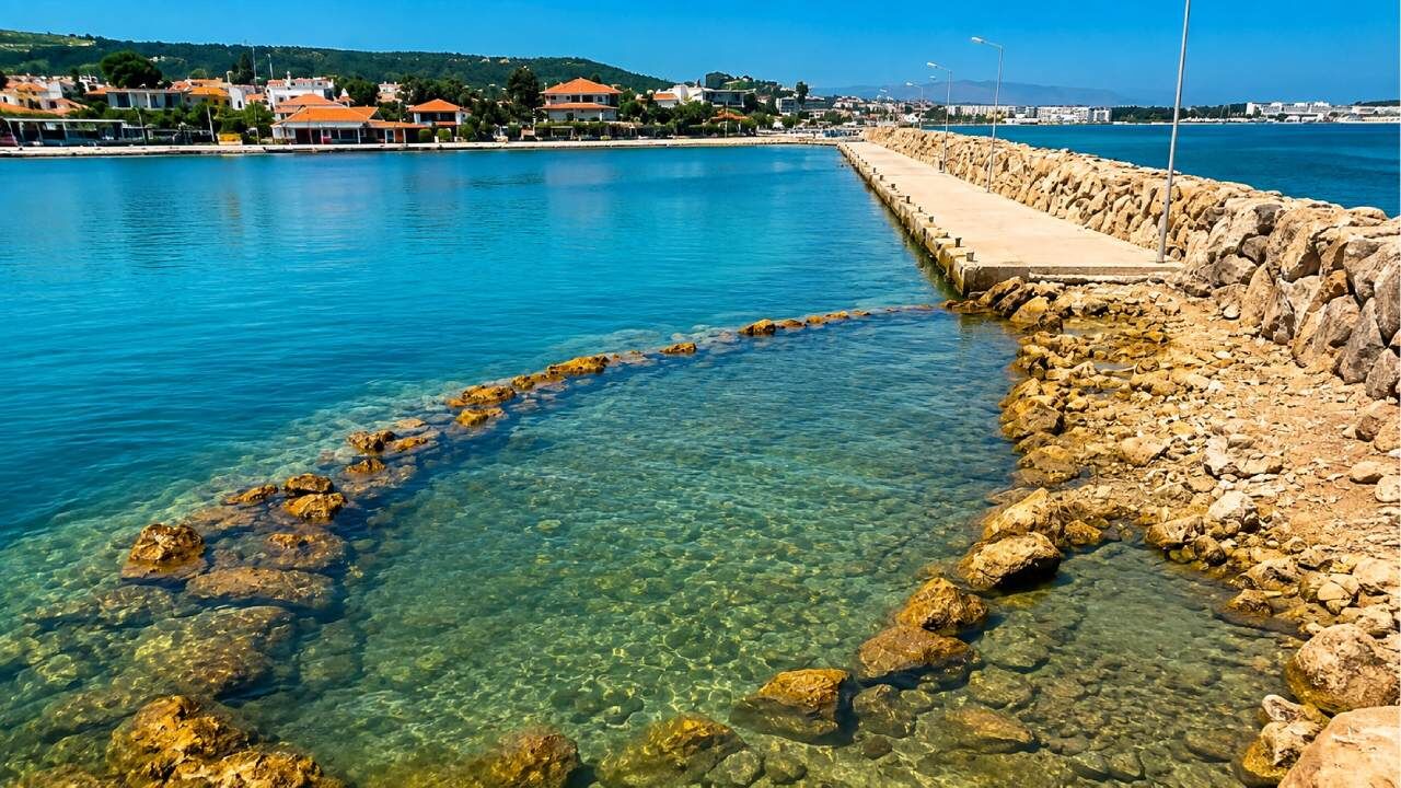 İzmir'deki Şaşırtan Kıyı Denizin Içinden Sıcak Su Çıkıyor (2)