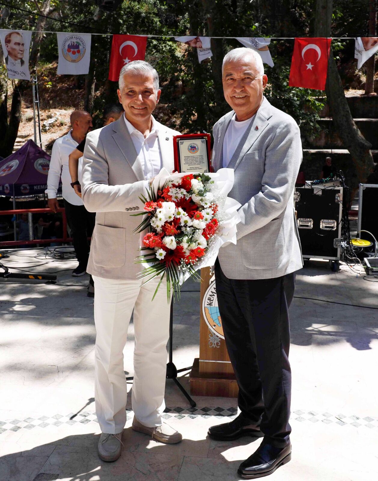 "Hemşerilerimizin mutluluğuna ortak oluyoruz"