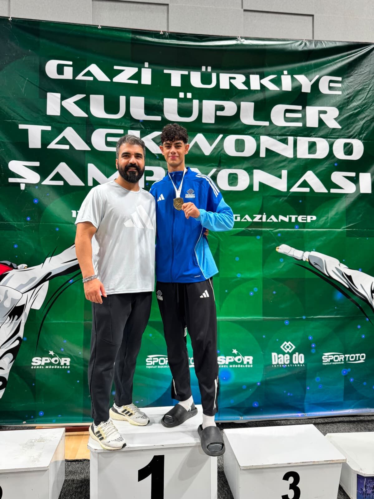 "Küçük bir ilçeden çıkıp"