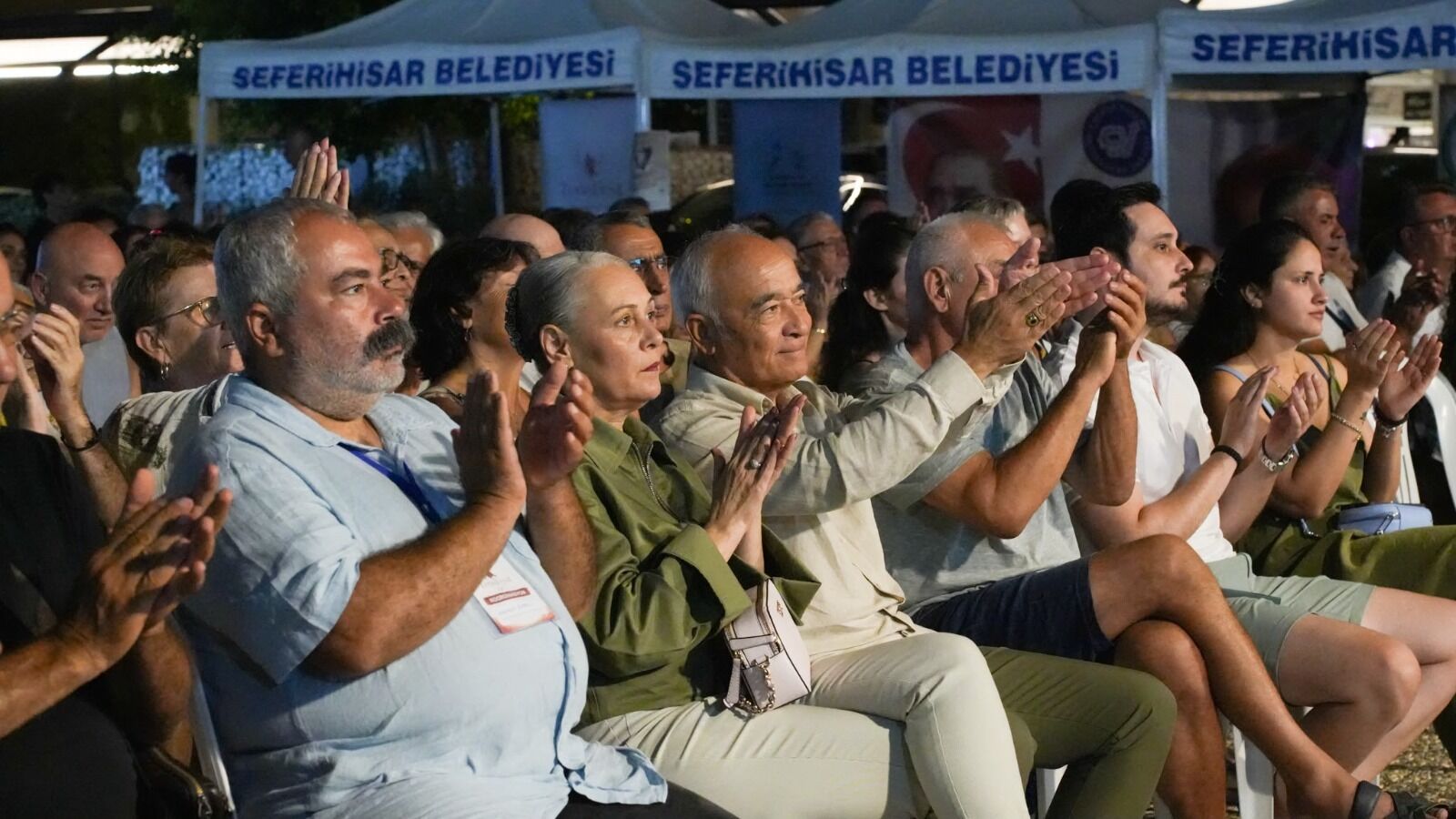 Sığacık’ta fotoğraf sergi ve türkü sesleri