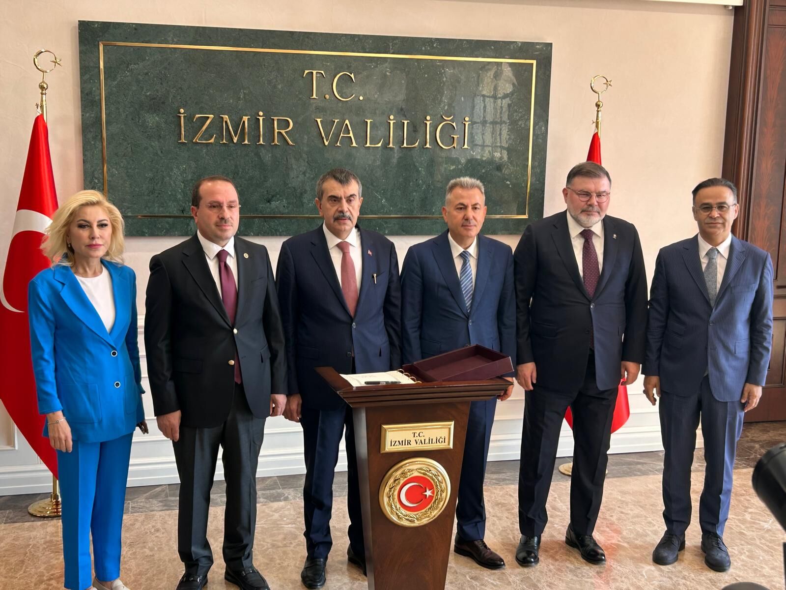 Tekin Izmir Valiliği