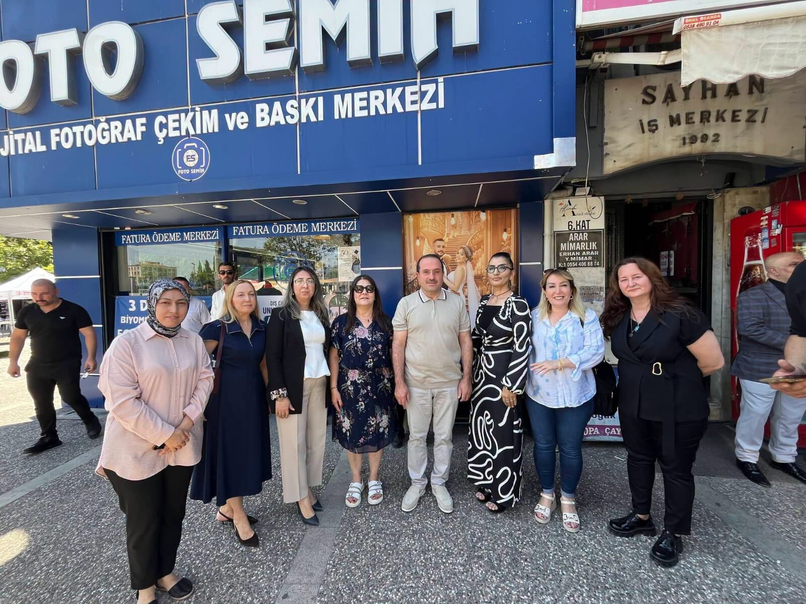 "İzmir'i tanımayanlar duvara tosluyor"
