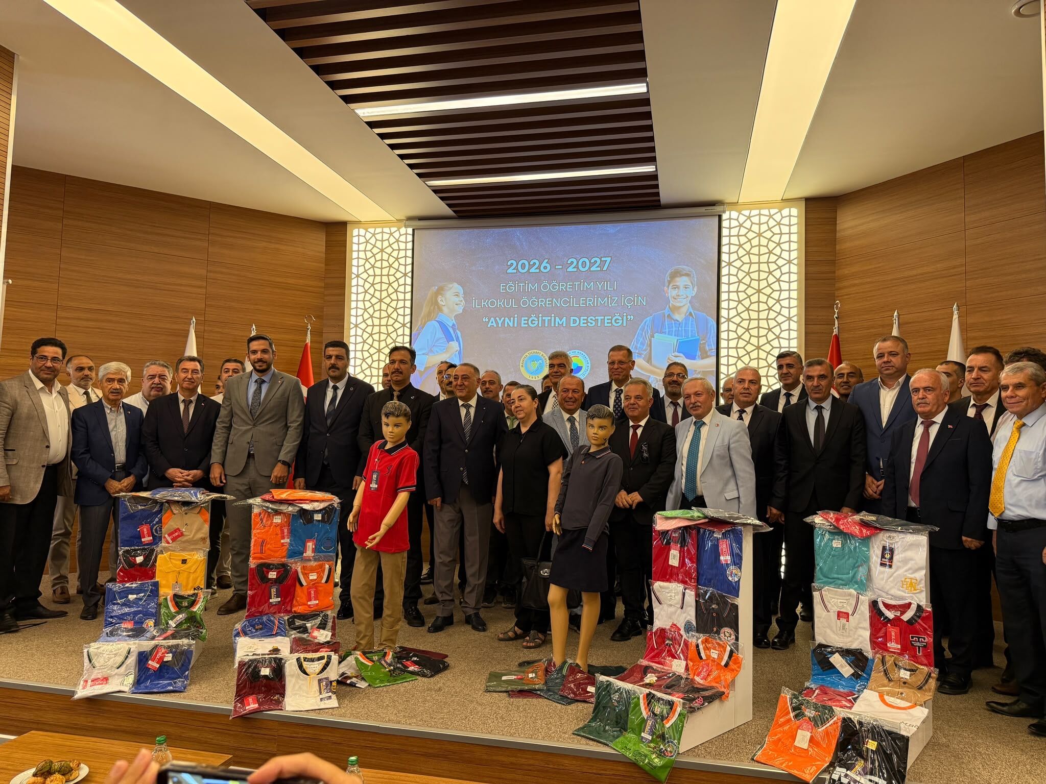 Manisa Ticaret Borsası’ndan 450 öğrenciye eğitim desteği