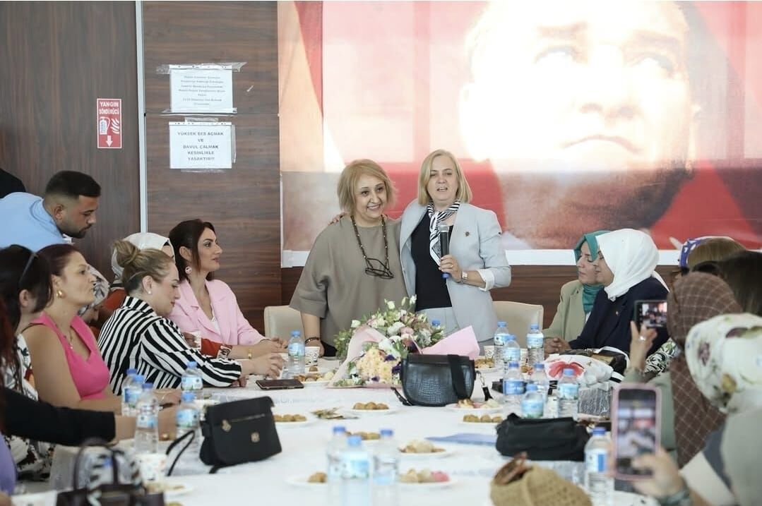 Ak Parti İzmir Kadın Kolları 2