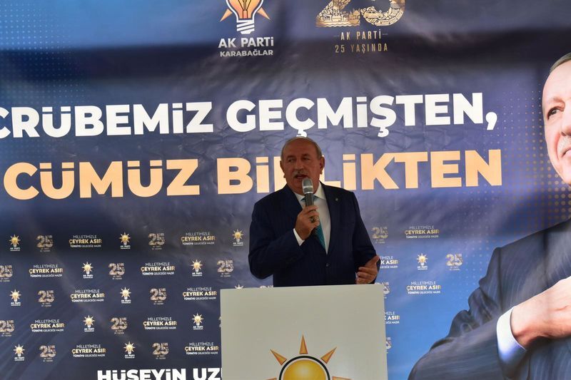 Ak Parti Karabağlar’da Geçmiş Dönem Mahalle Başkanları Buluştu (2)