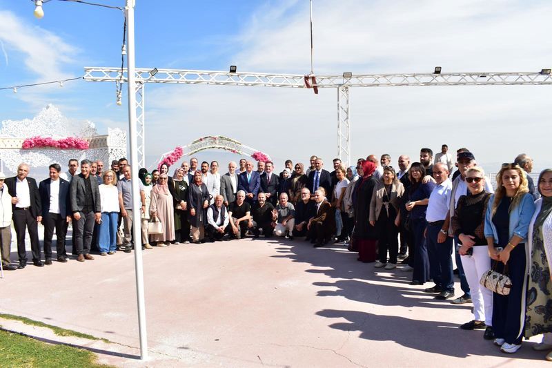 AK Parti Karabağlar’da geçmiş dönem mahalle başkanları buluştu