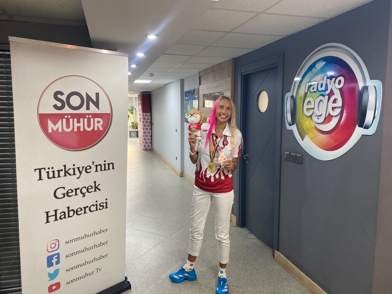 İzmirli “Uçan Kız” Balkan şampiyonu oldu: Kanseri sporla yendi, pistte zirveye uçtu