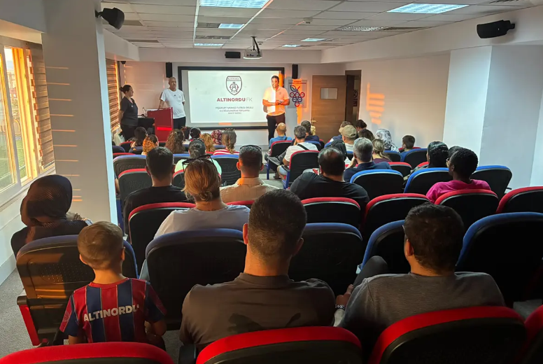 Altınordu Yeşilyurt Futbol Okulu’nda yeni dönem buluşması