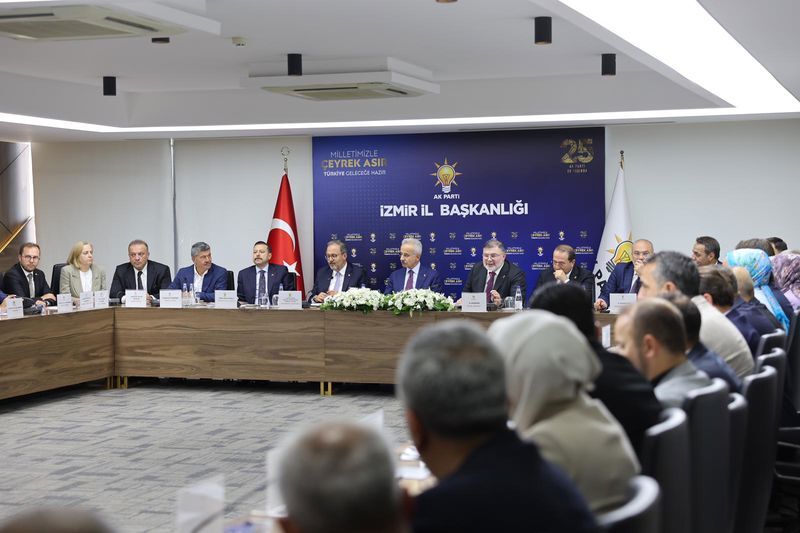 Bakan Uraloğlu, Ak Parti Ilçe Başkanlarıyla Buluştu (2)