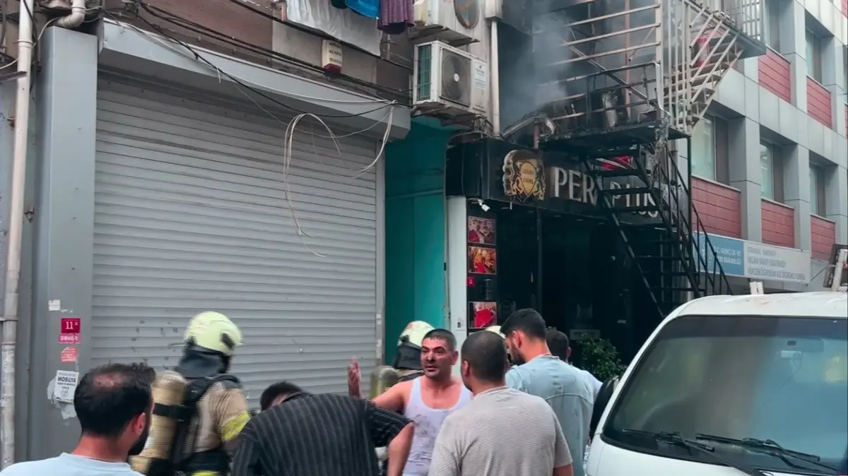 Bakırköy’de 6 Katlı Otelde Yangı12 Yaralı