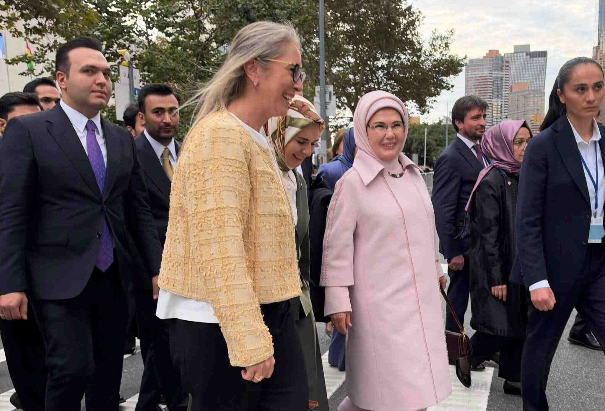 BM’de dikkat çeken oturum! Emine Erdoğan konuştu, Ceyda Bölünmez Çankırı mesaj verdi
