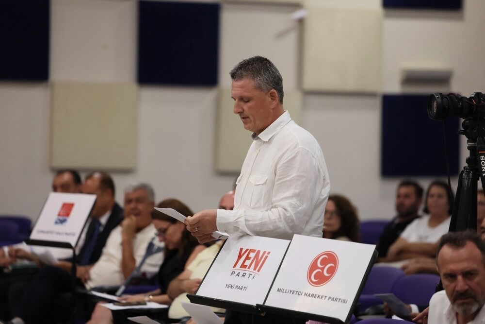 Yaşlılara "Üçüncü yaş üniversitesi", Gençlere eğitim desteği