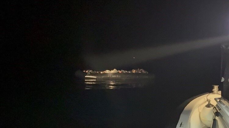 İzmir açıklarında sahil güvenlik kıskacı: Eş zamanlı operasyonlarla 59 kişi yakalandı
