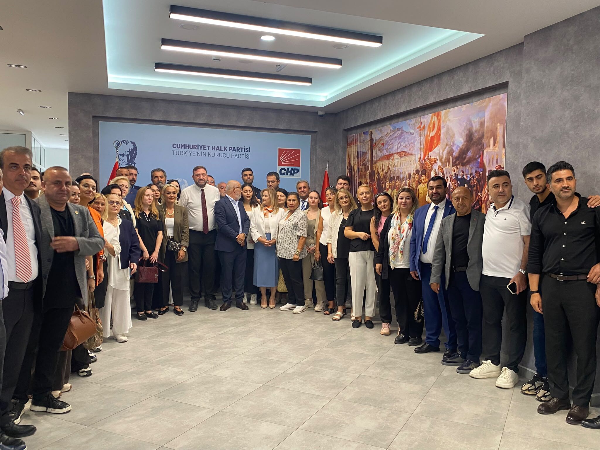 CHP İzmir’de Karşıyaka mesaisi! Örgüt tam kadro katıldı, gözler Ünsal'ı aradı!
