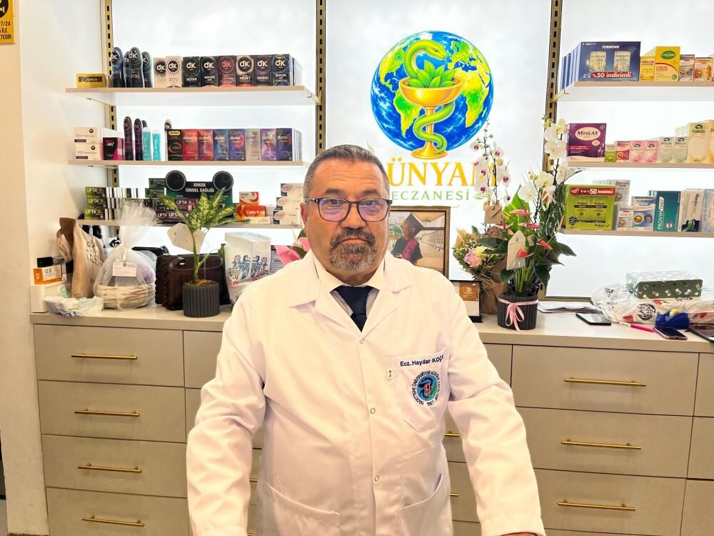 17 yaşında başladı, 65 yaşında başardı! 48 yıllık eczacılık hayali İzmir’de gerçeğe dönüştü
