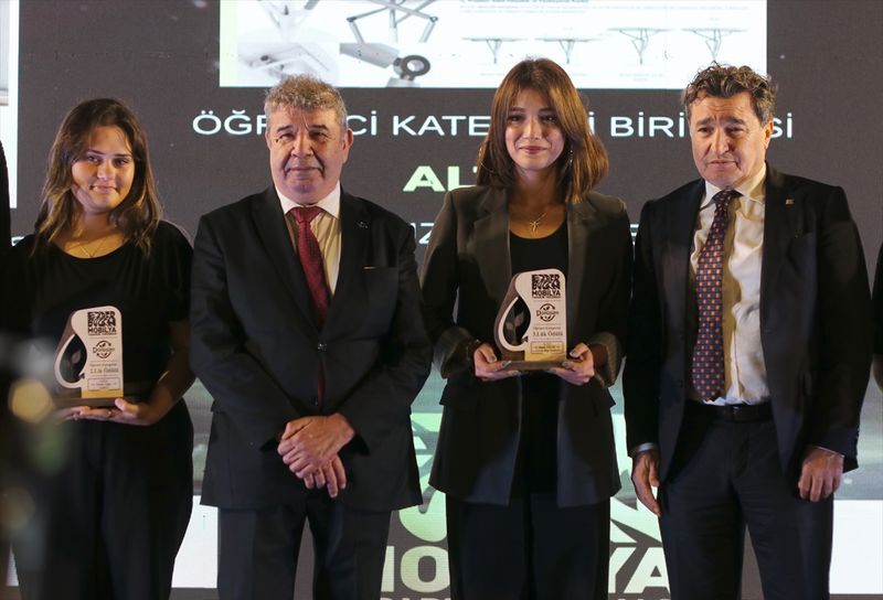 Ezber Bozan Mobilya Tasarım Yarışması'nda ödüller verildi