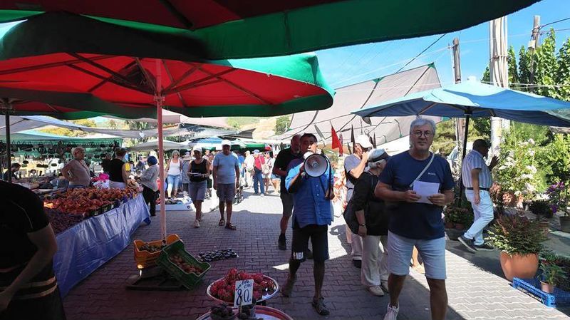 Foçalılardan Başkan Fıçı'ya Tepki Pazar Yerinde Istifaya Davet Edildi! (3)