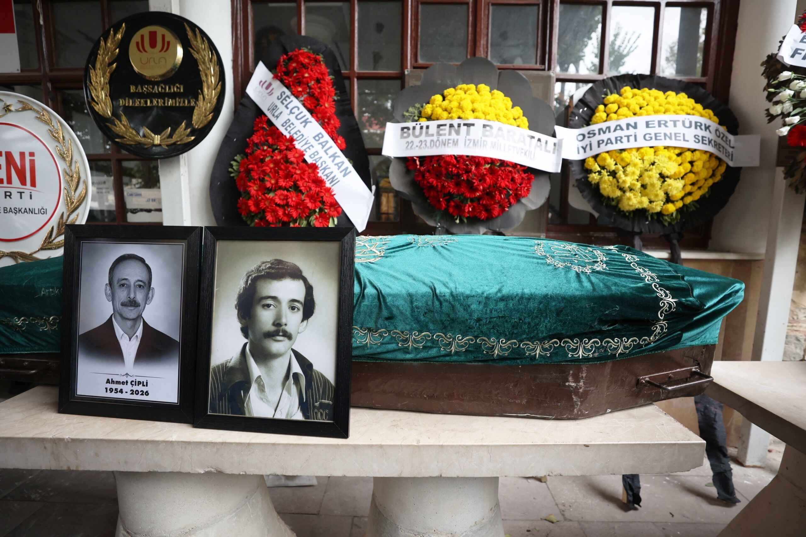 İzmir basınının duayen ismi Ahmet Çipli toprağa verildi!