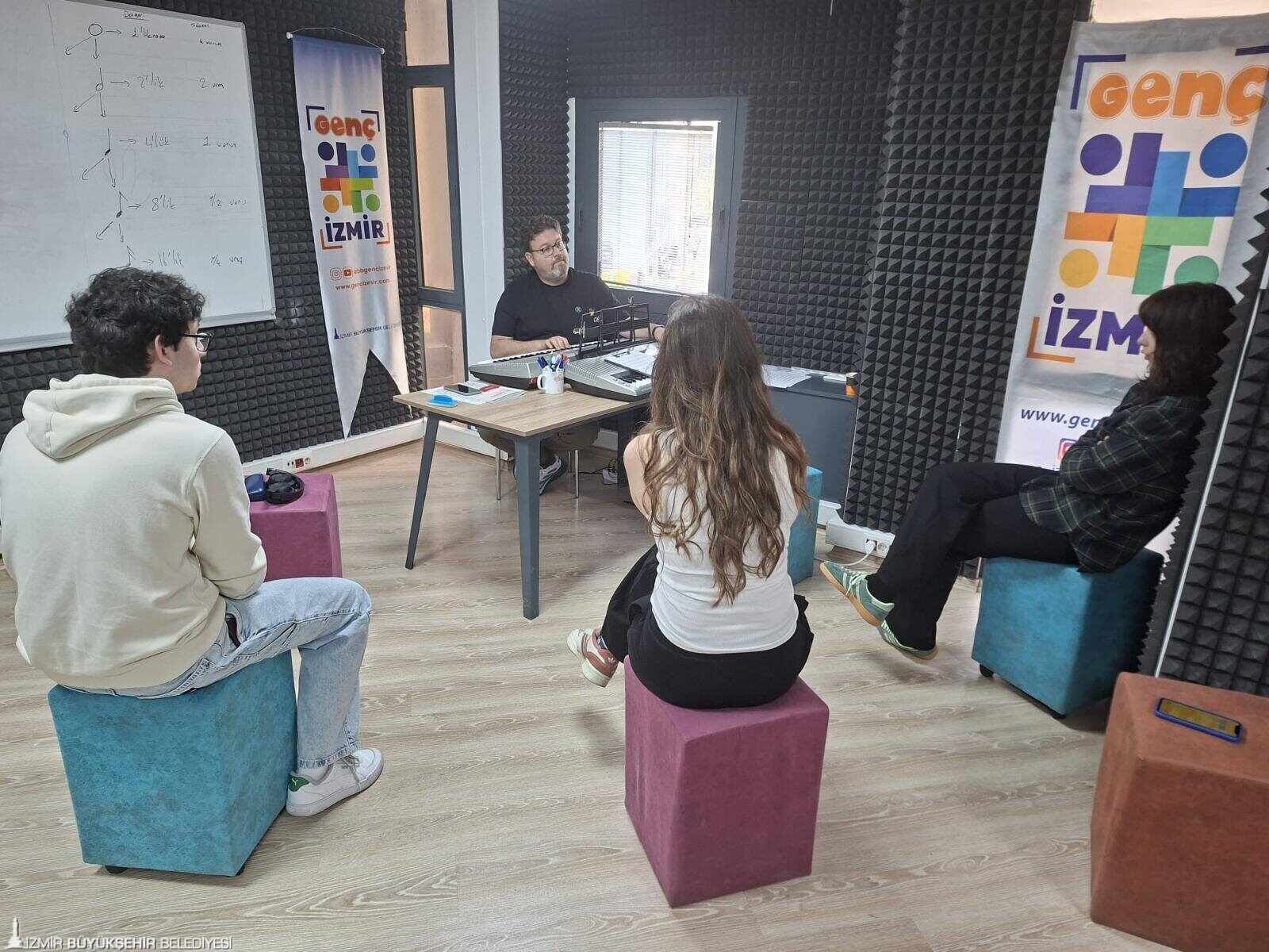 Genç Izmir Kursiyerleri