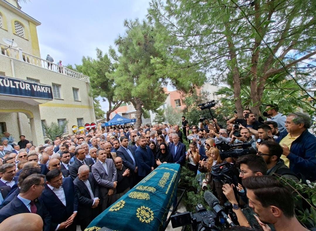 Burhan Özfatura cenaze