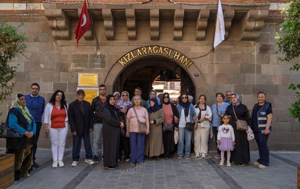 İzmir'de büyükşehirden emeklilere jest: İşte gün gün ücretsiz gezi takvimi...