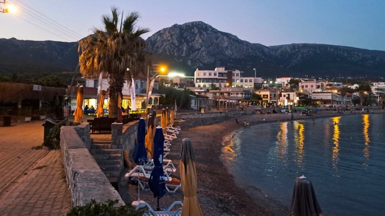 İzmir’in Bodrum’u! Merkeze 2 kilometre, denizi berrak