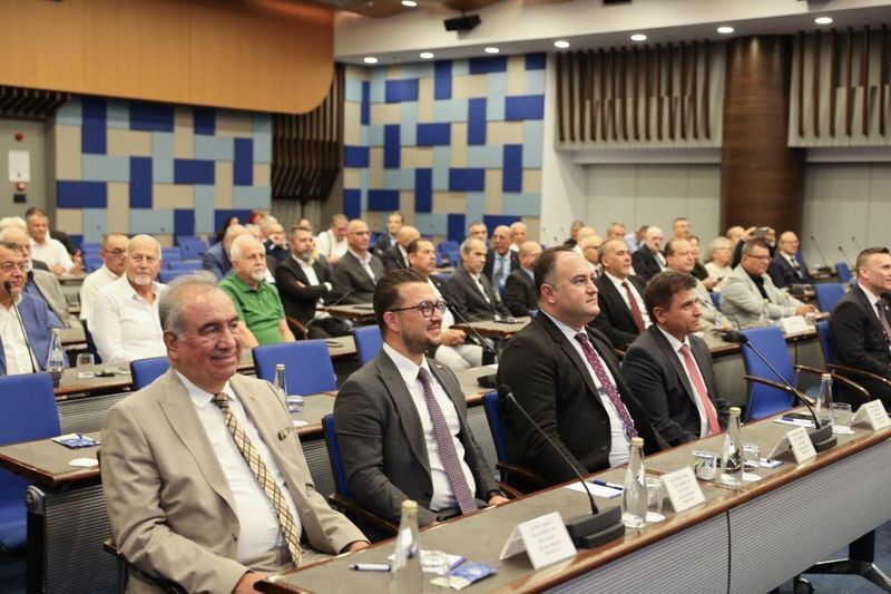 İzto’dan Müşavirlere Onur Plaketi (1)