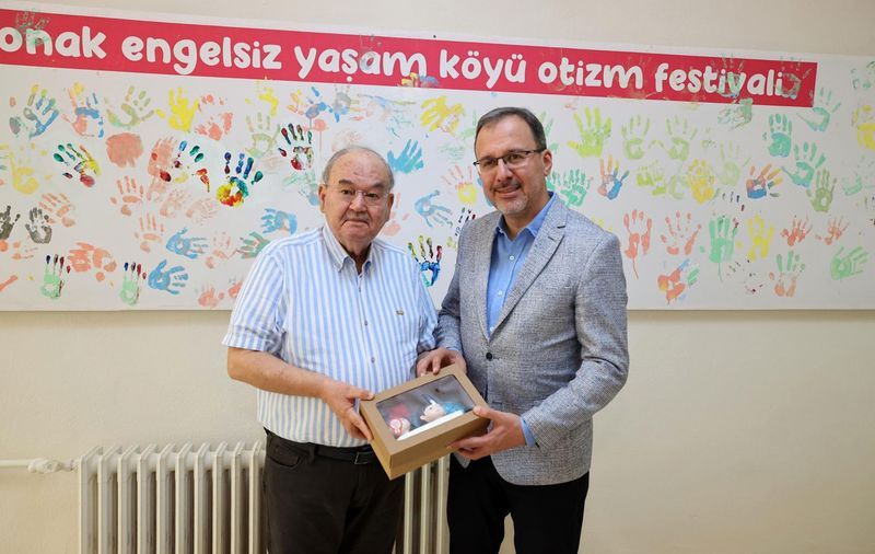 Kasapoğlu’ndan Özfatura için anlamlı sözler: Burhan Özfatura İzmir'in hafızasında yaşayacak